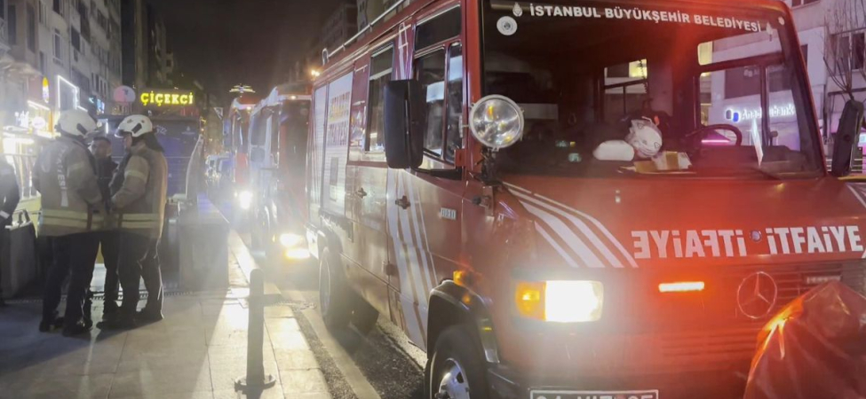 22 yaşındaki genç, metro istasyonunda raylara düşerek hayatını kaybetti