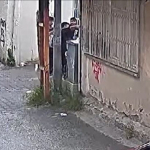52 yaşındaki adam, yolda yürürken tartıştığı çocuklar tarafından darbedildi