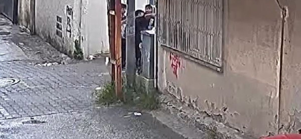 52 yaşındaki adam, yolda yürürken tartıştığı çocuklar tarafından darbedildi